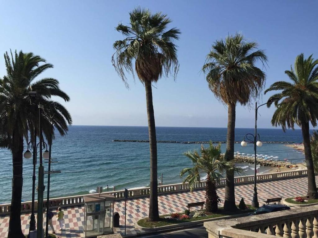 Petit Avec Classe Sanremo Bagian luar foto