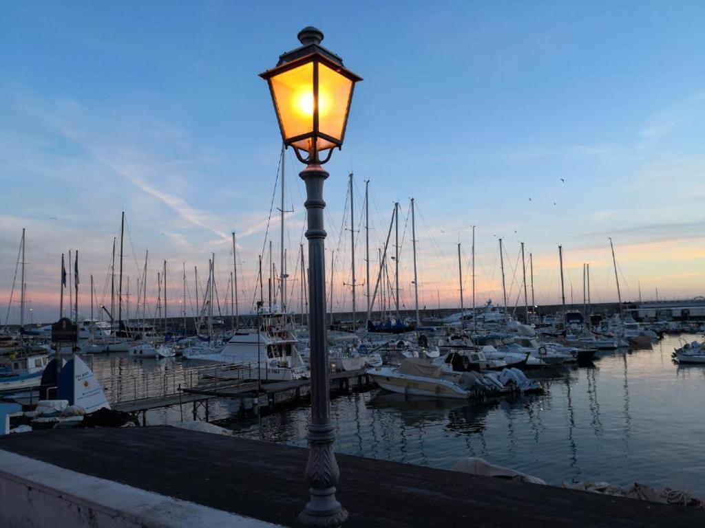 Petit Avec Classe Sanremo Bagian luar foto