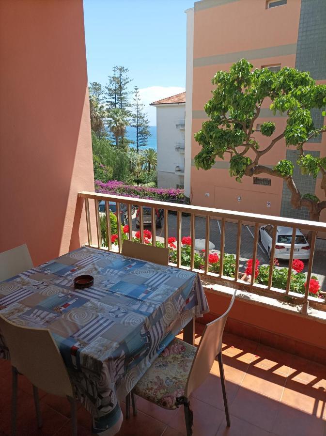 Petit Avec Classe Sanremo Bagian luar foto